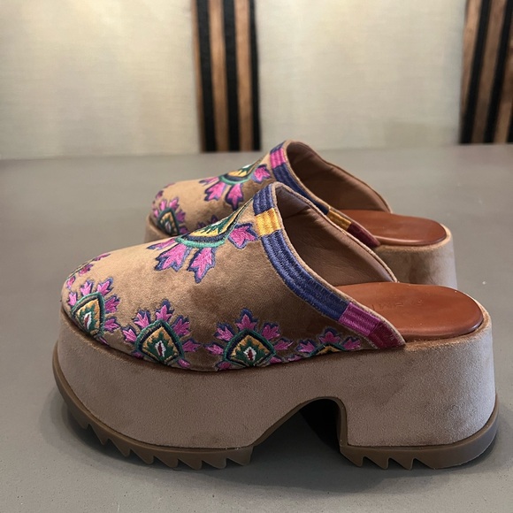 FARM Rio Multicolor Embroidered Mules - Picture 3 of 7